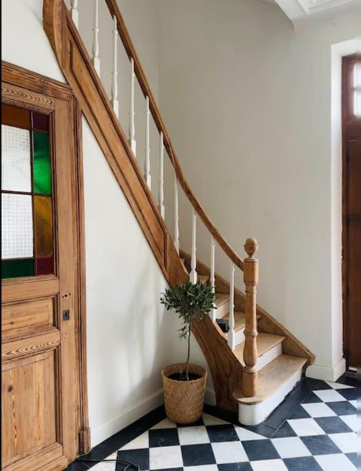 Maison Comtale Рошфор Екстериор снимка