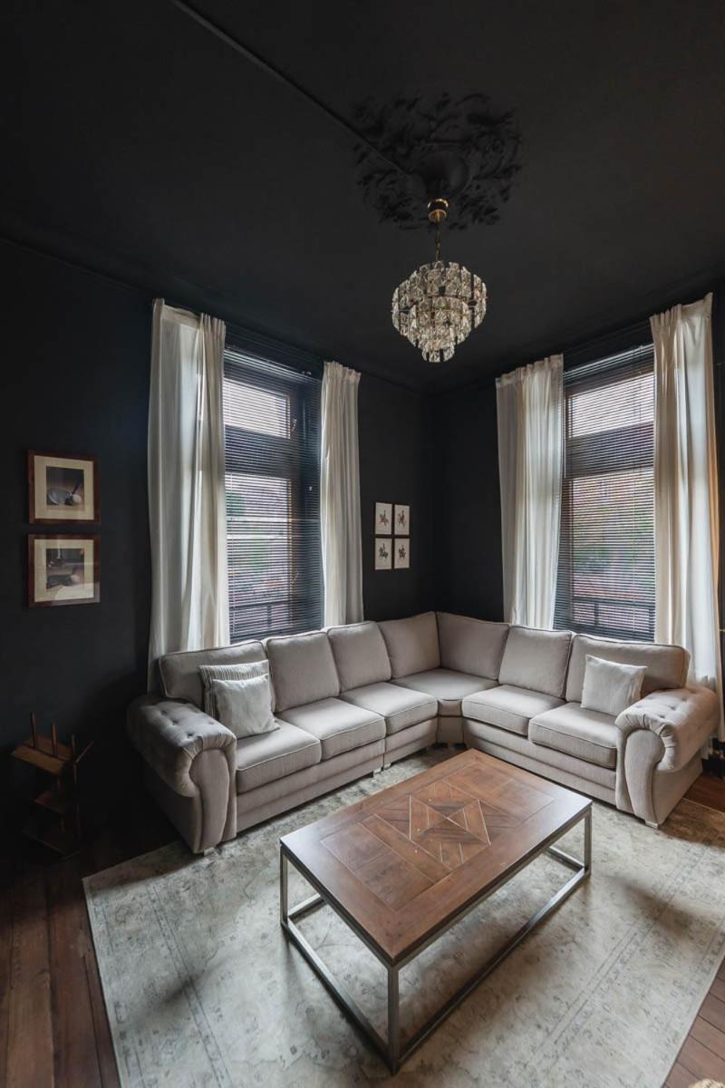 Maison Comtale Рошфор Екстериор снимка